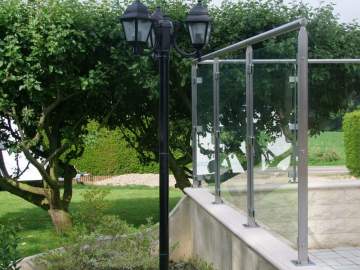 Pose garde-corps en aluminium Pose garde-corps en aluminium