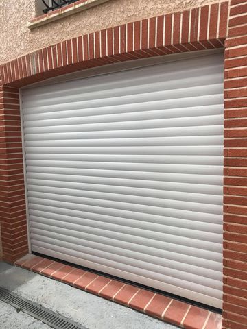 Remplacement d'une porte de garage enroulable à Castanet Tolosan